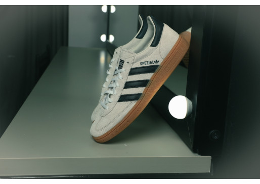 Pavarësisht se ku më çon dita, unë jam gjithmonë gati - adidas Handball Spezial