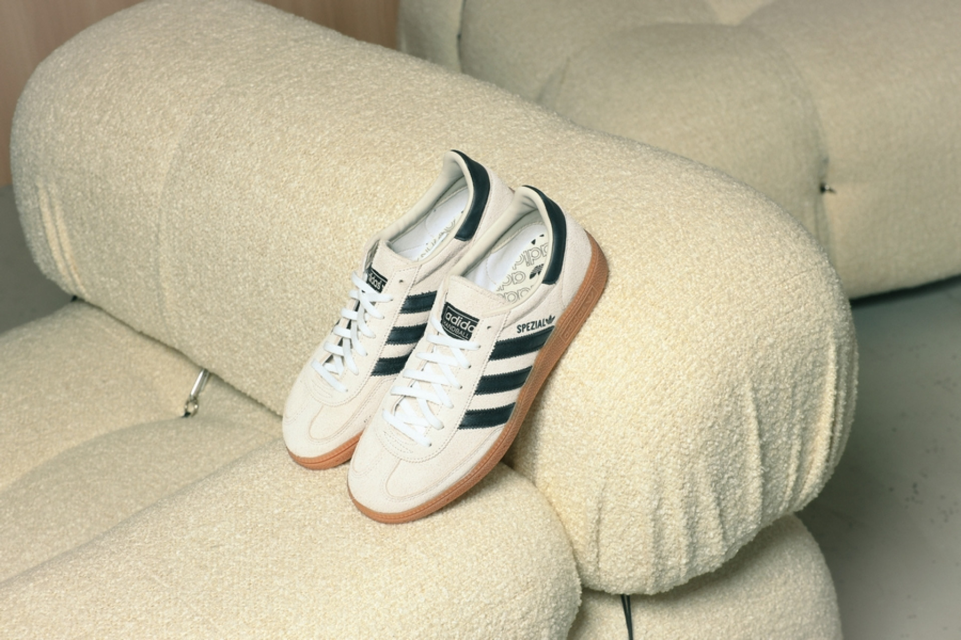 Pavarësisht se ku më çon dita, unë jam gjithmonë gati - adidas Handball ...