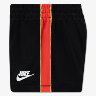 Nike Pantallona të shkurtra dhe bluza Sportswear 