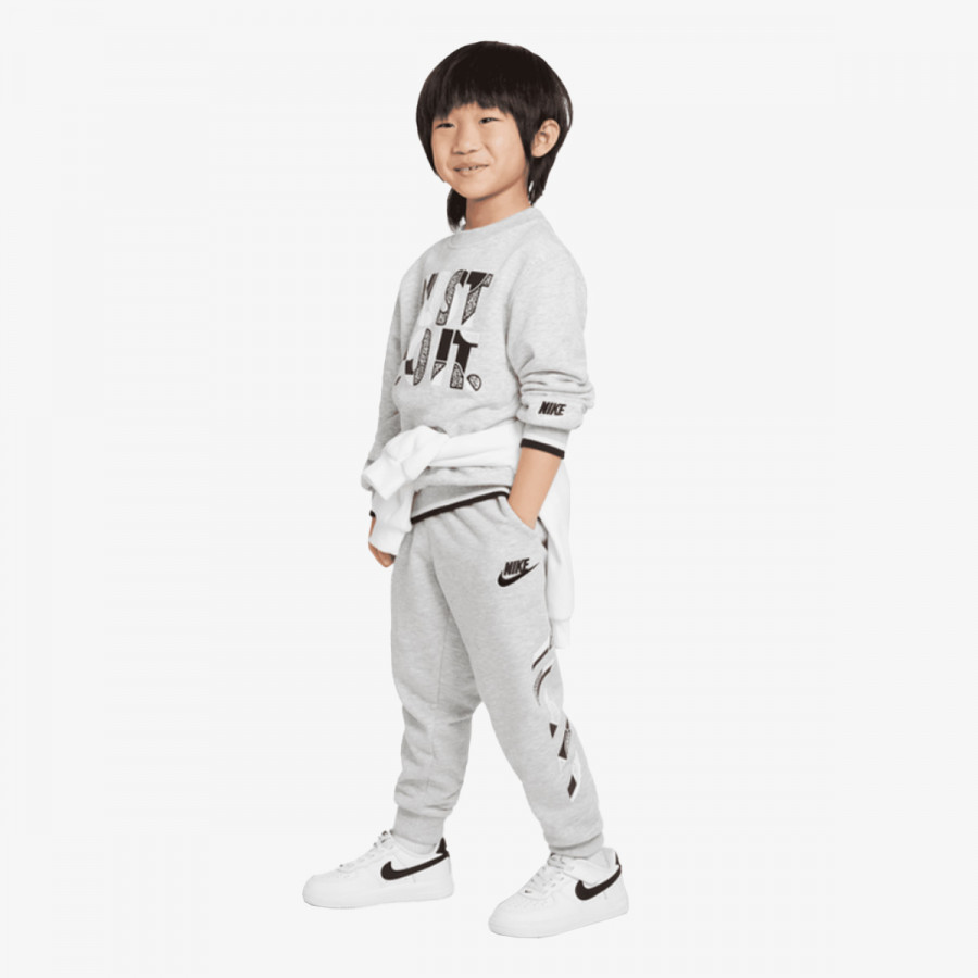 Nike Tuta Outside the lines 