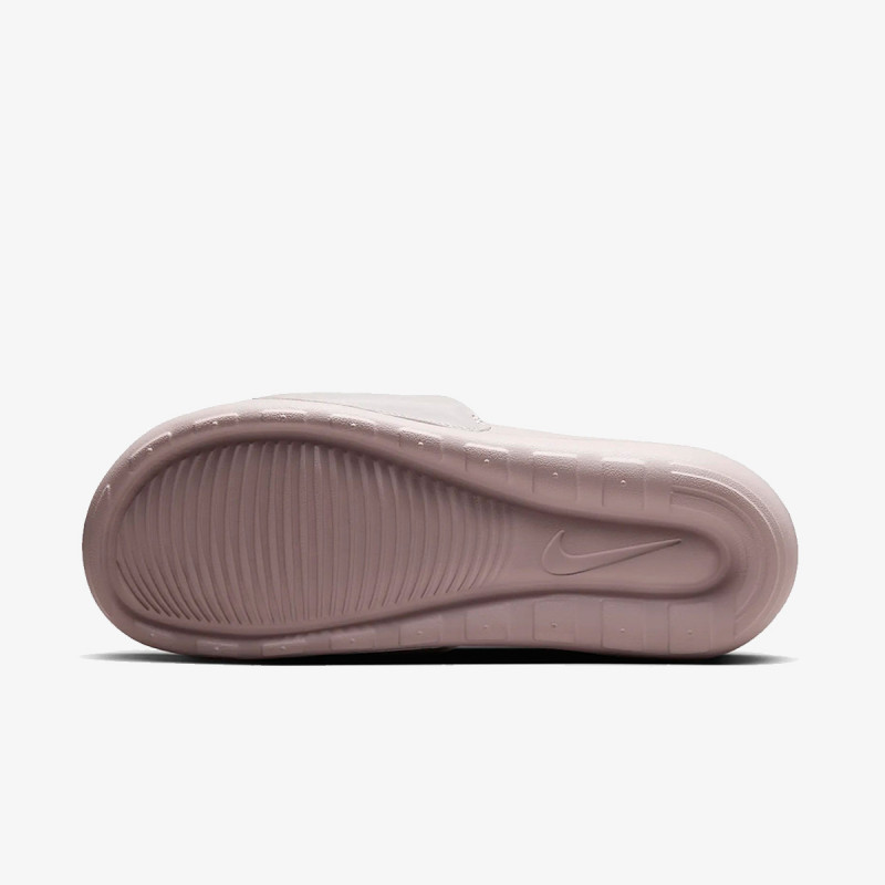 Nike Shapka W NIKE VICTORI ONE SLIDE 