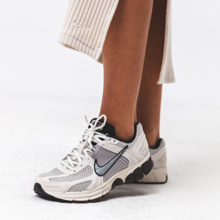 Produkte W NIKE ZOOM VOMERO 5 