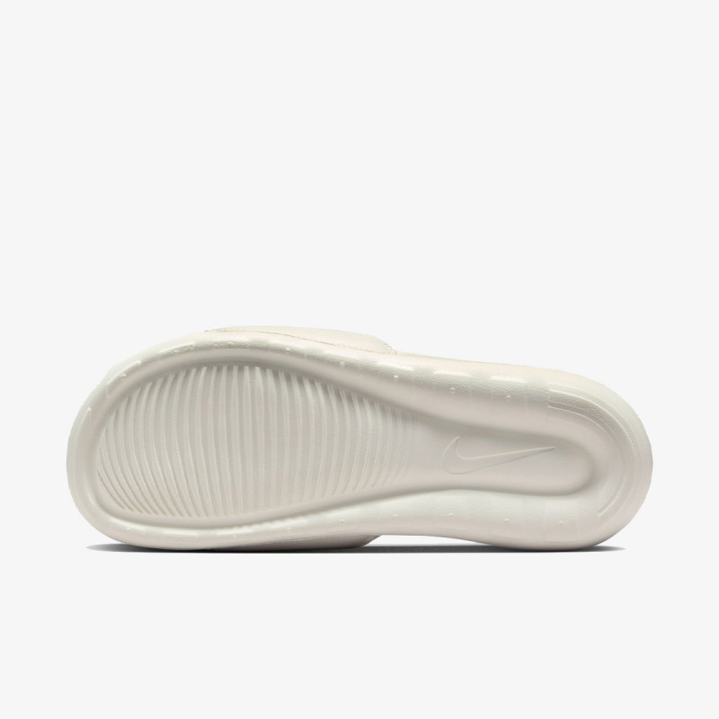Nike Shapka W NIKE VICTORI ONE SLIDE SWH 