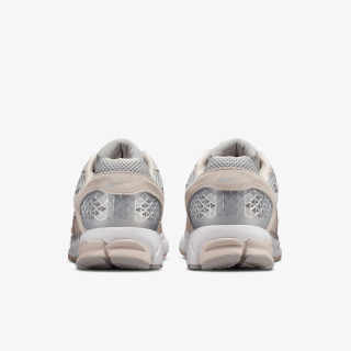 Nike Atlete NIKE ZOOM VOMERO 5 