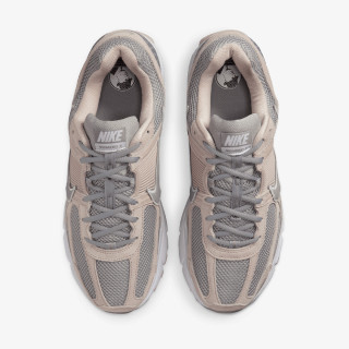 Nike Atlete NIKE ZOOM VOMERO 5 