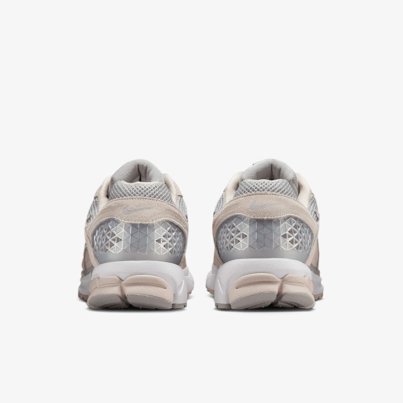 Nike Atlete NIKE ZOOM VOMERO 5 