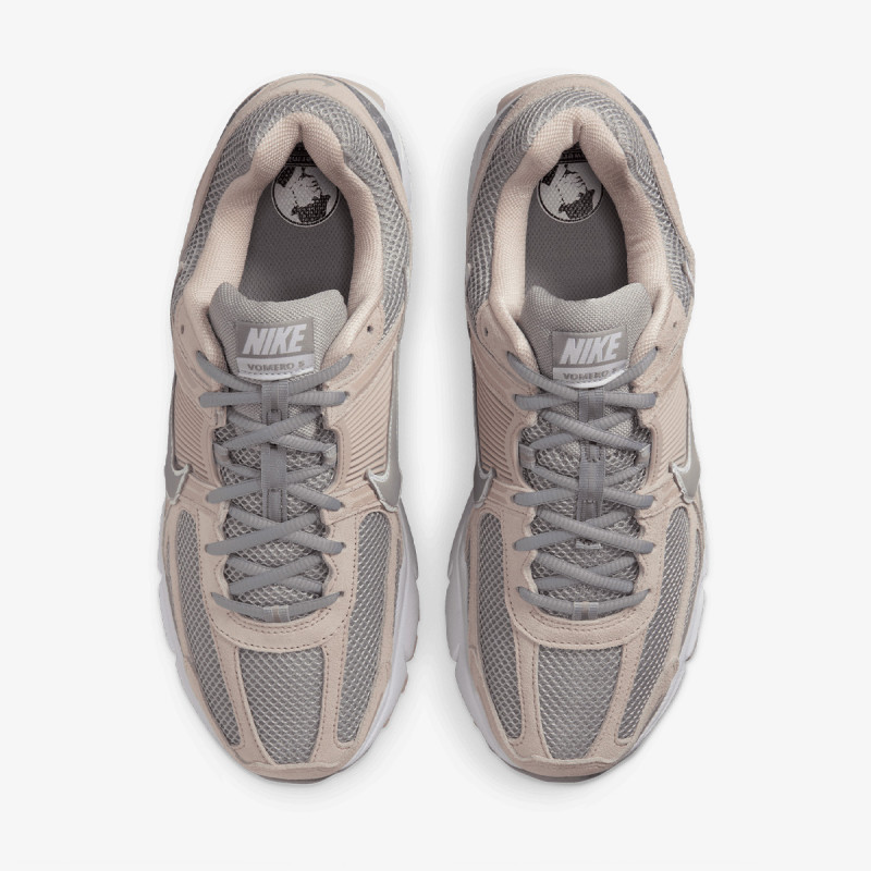 Nike Atlete NIKE ZOOM VOMERO 5 