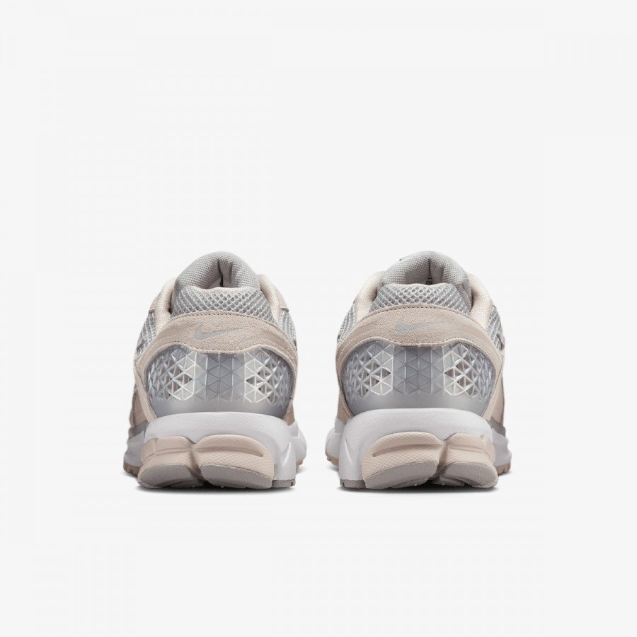 Nike Atlete NIKE ZOOM VOMERO 5 