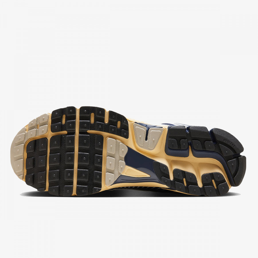 Nike Atlete NIKE ZOOM VOMERO 5 NCPS 