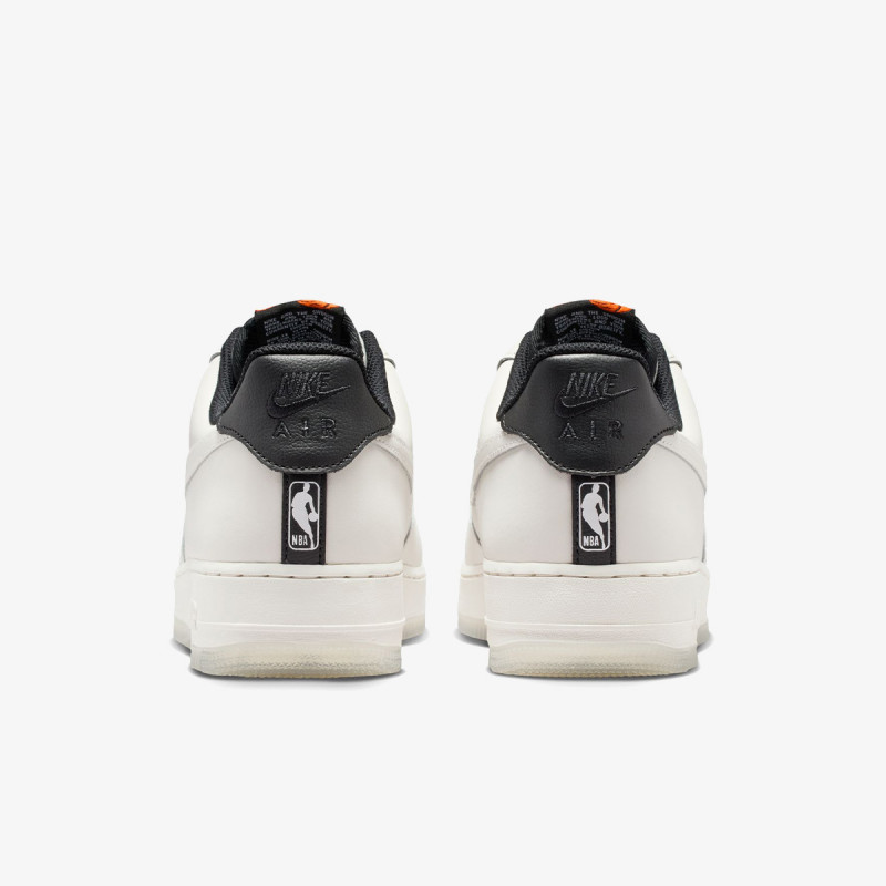 Nike Atlete NIKE AIR FORCE 1 '07 NBA 