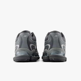 New Balance Atlete 2000 