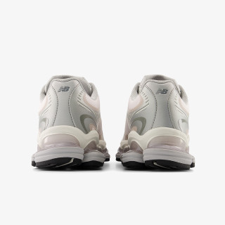 New Balance Atlete 2000 