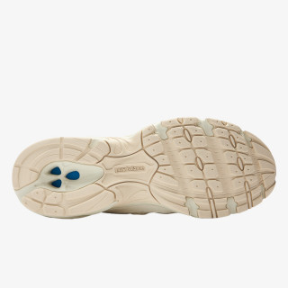 New Balance Atlete 740 