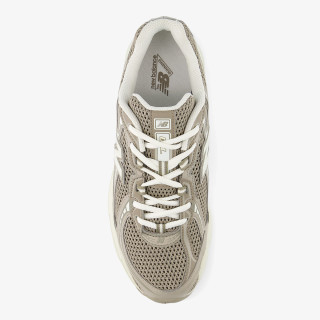 New Balance Atlete 740 